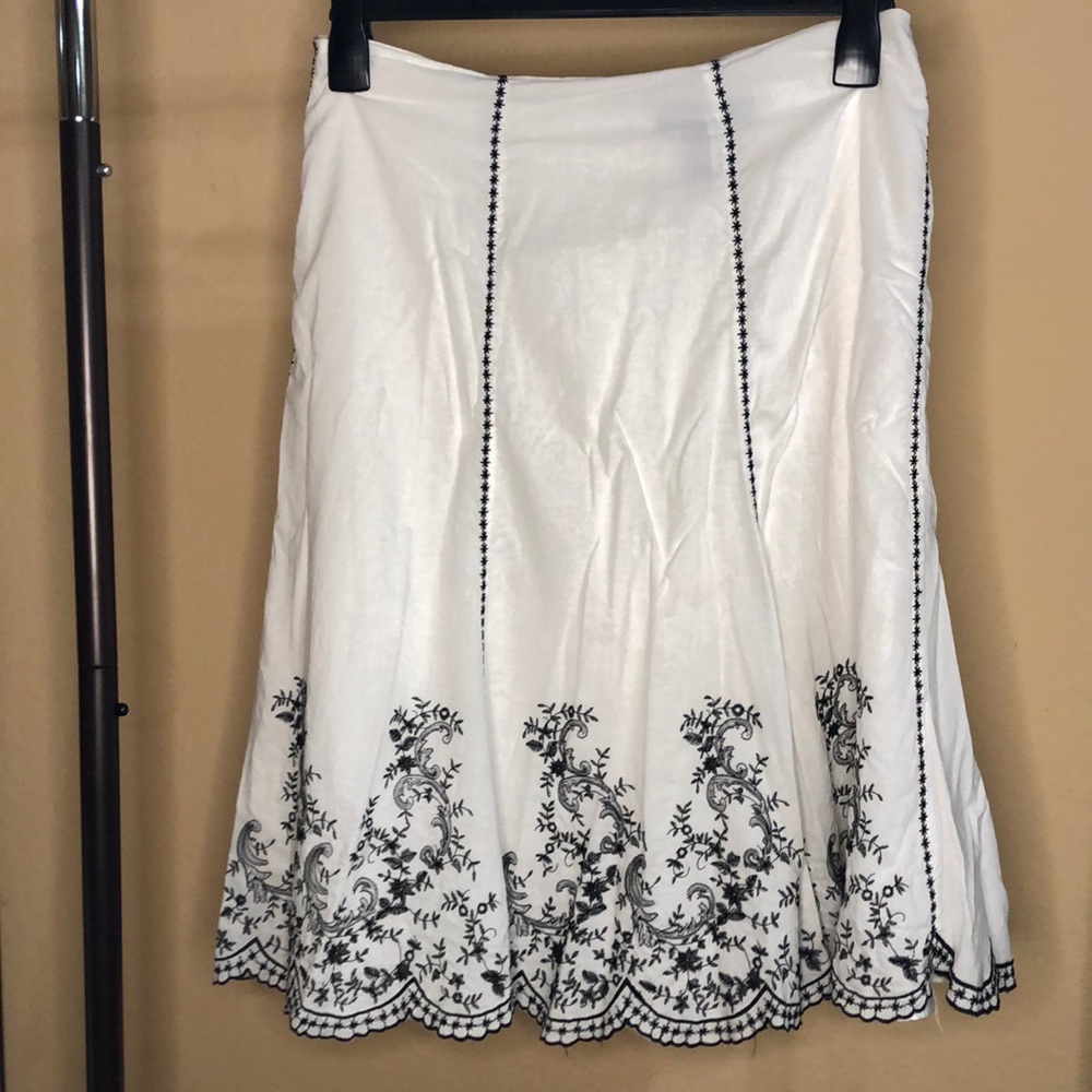 Signature skirt size 10, white